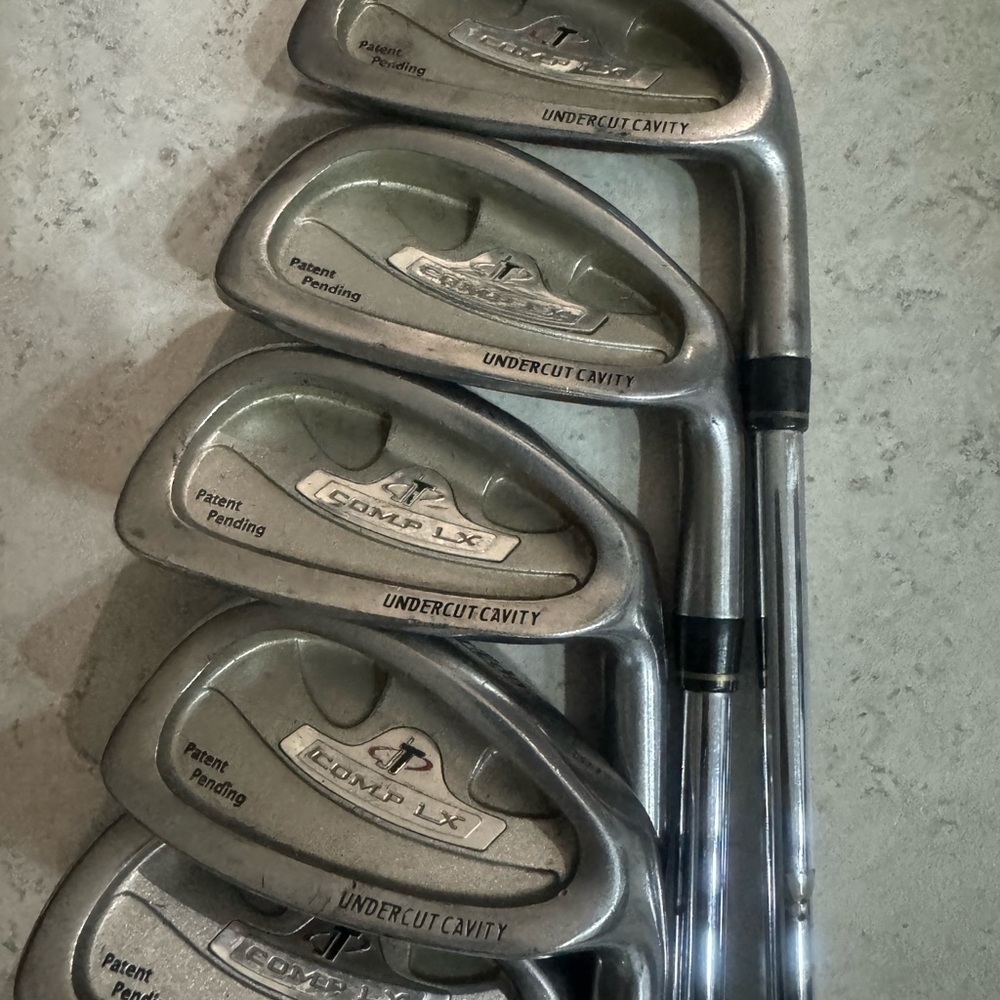 Tour Edge 5 Pc Iron Set In Right Handed 
Steel shafts